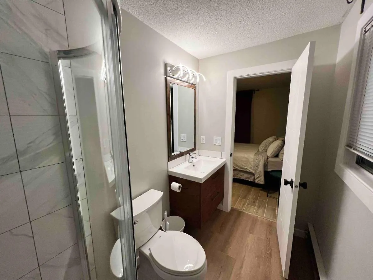 One Bedroom Condo Near Whyte Ave Close To University إيدمونتون شقة