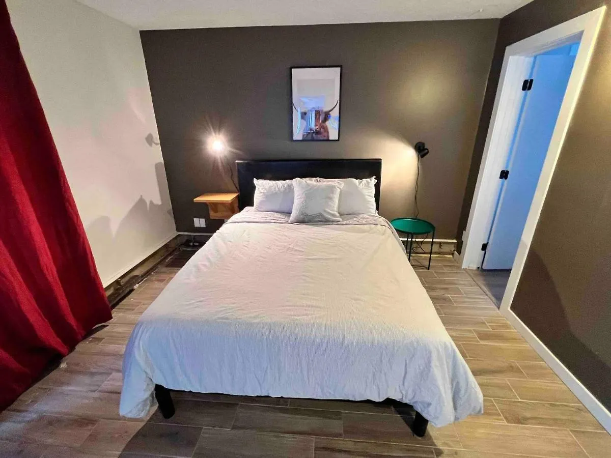 شقة One Bedroom Condo Near Whyte Ave Close To University إيدمونتون