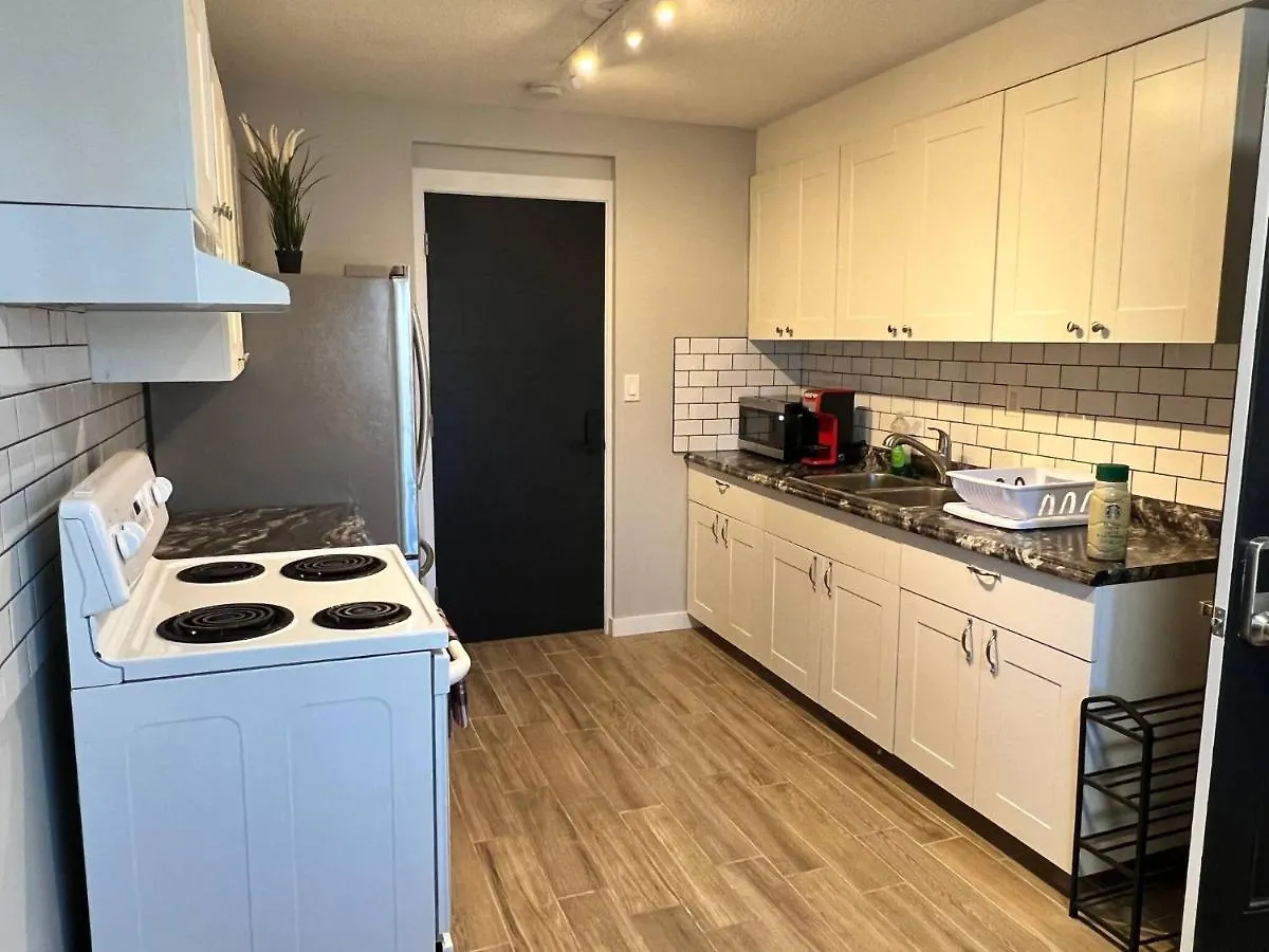 One Bedroom Condo Near Whyte Ave Close To University إيدمونتون كندا