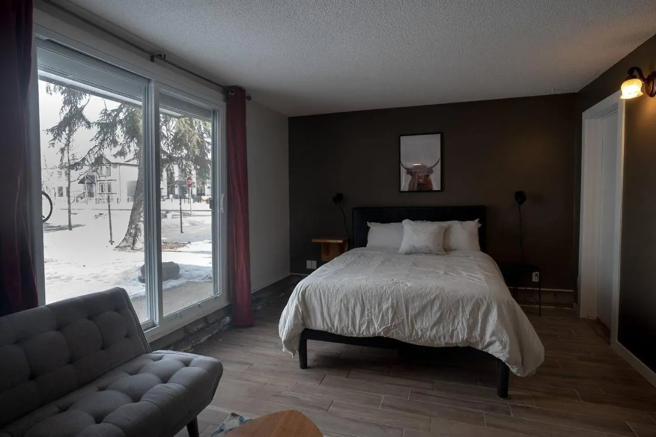 One Bedroom Condo Near Whyte Ave Close To University إيدمونتون شقة